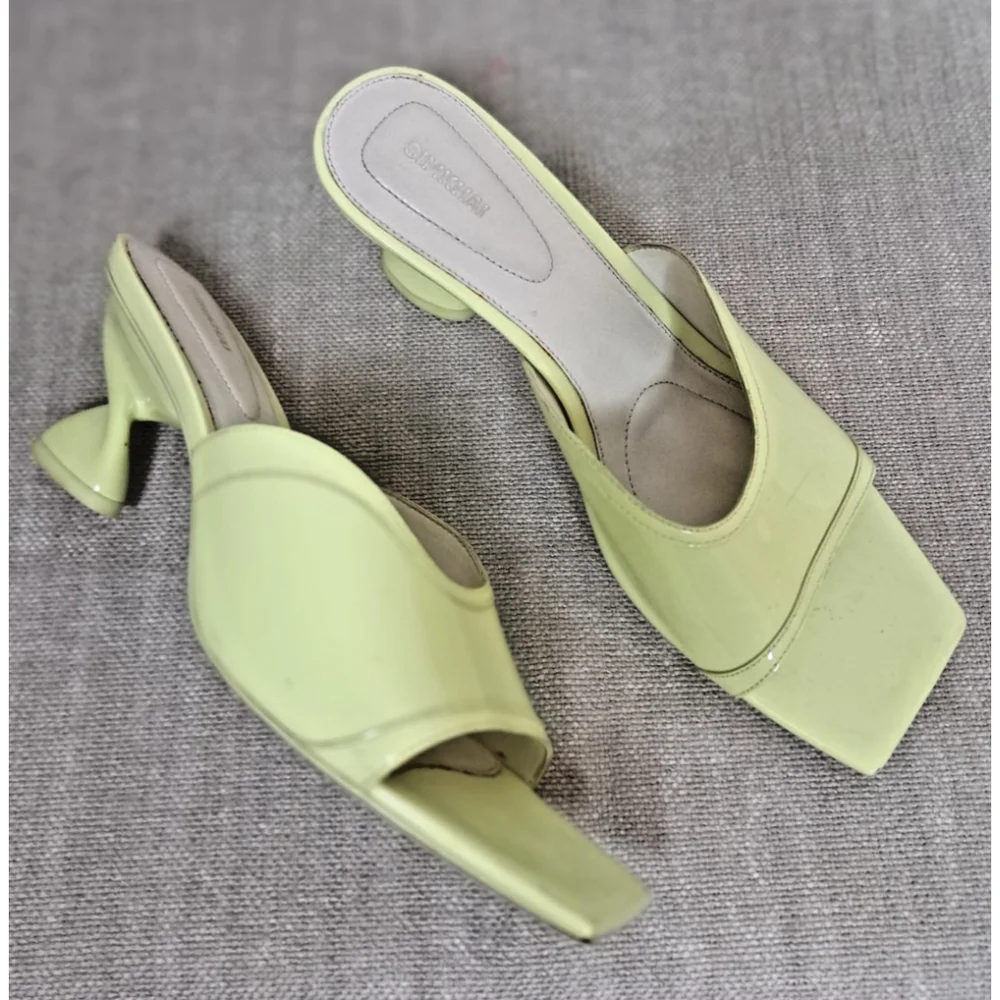 Simkhai sandals size